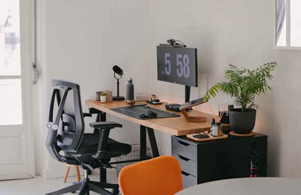 Modernes Büro mit Arbeitsplätzen